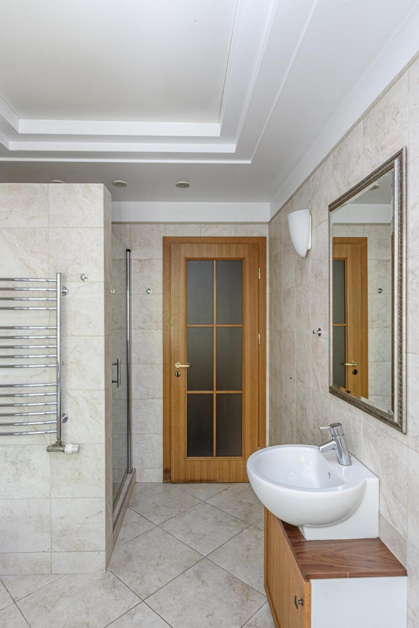 Jacuzzi Apartments X Free Parking X Self Check-In 24X7 By H&H VNO Exterior photo